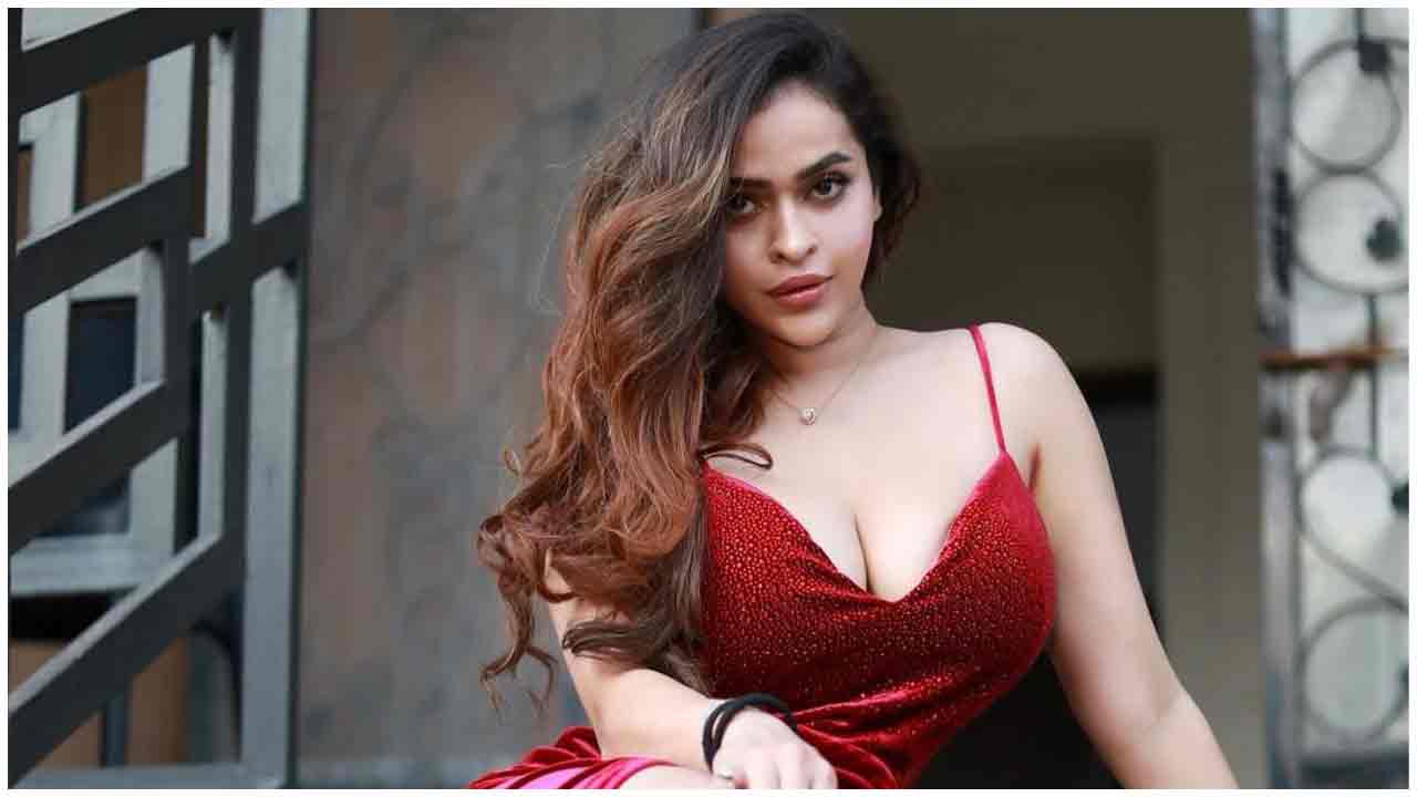 Prajakta Dusane | ఎరుపెక్కిన అందాలతో మంత్రముగ్దులను చేస్తున్న ప్రజక్త..