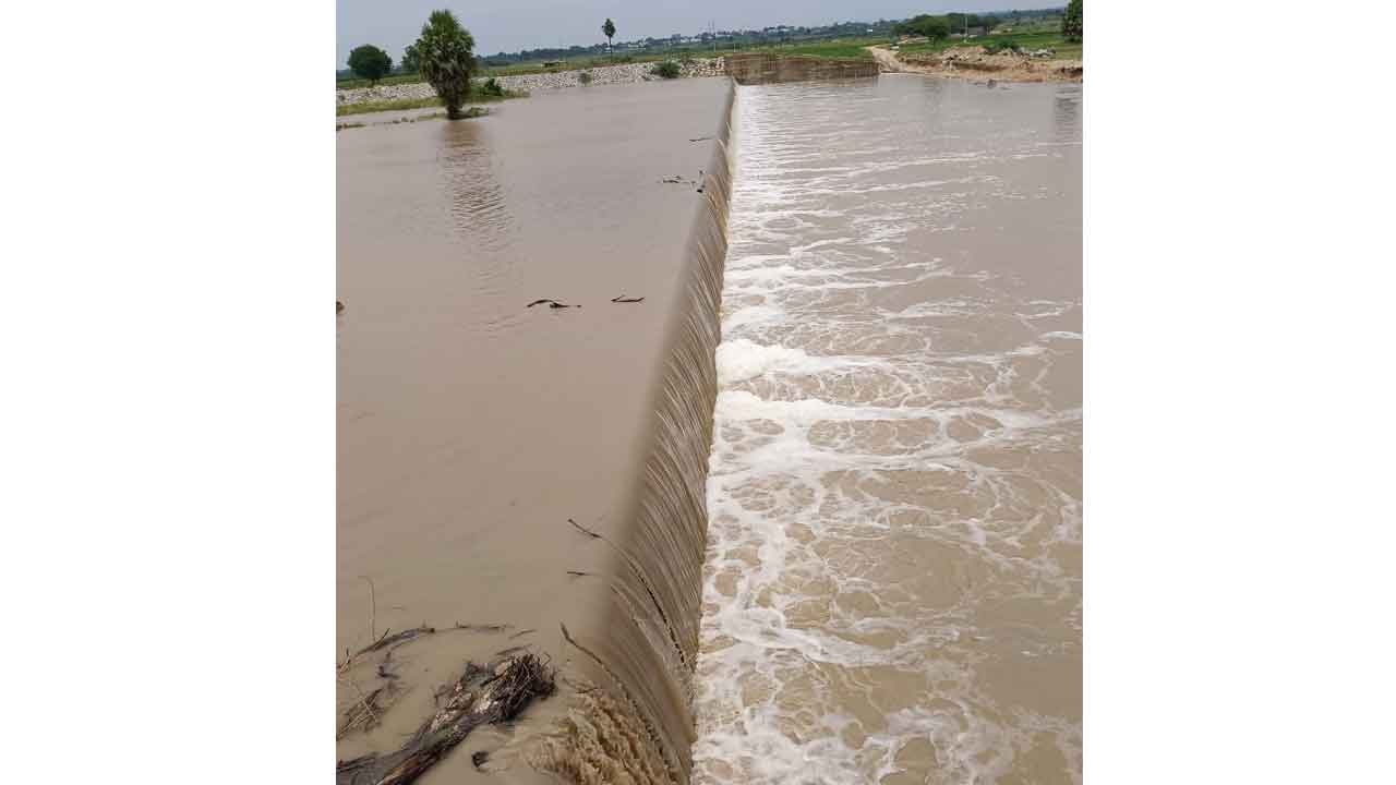 దంచికొట్టిన వాన