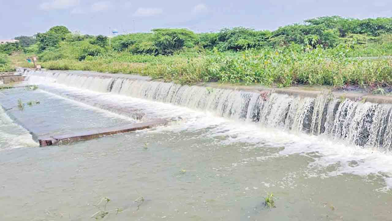 చెరువులు నిండుగా… పంటలు మెండుగా..