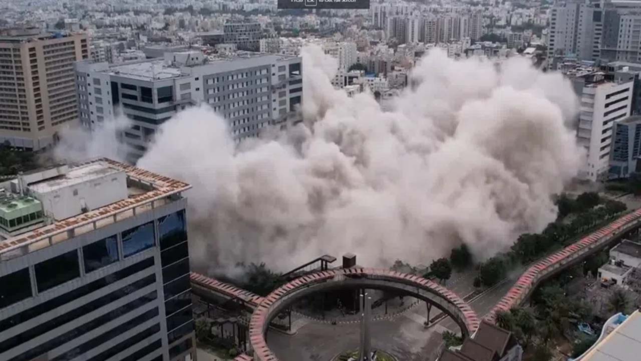 Hyderabad | క్షణాల్లోనే ఏడంతస్తుల భవనాలు నేలమట్టం..! రహేజా మైండ్‌స్పేస్‌లో భారీ భవనాలు కూల్చివేత