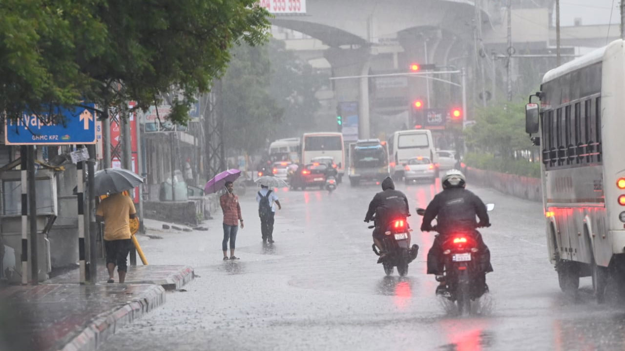 Heavy Rains | భారీ వర్షాలు.. హైదరాబాద్‌ సహా పలు జిల్లాల్లో స్కూళ్లకు సెలవు