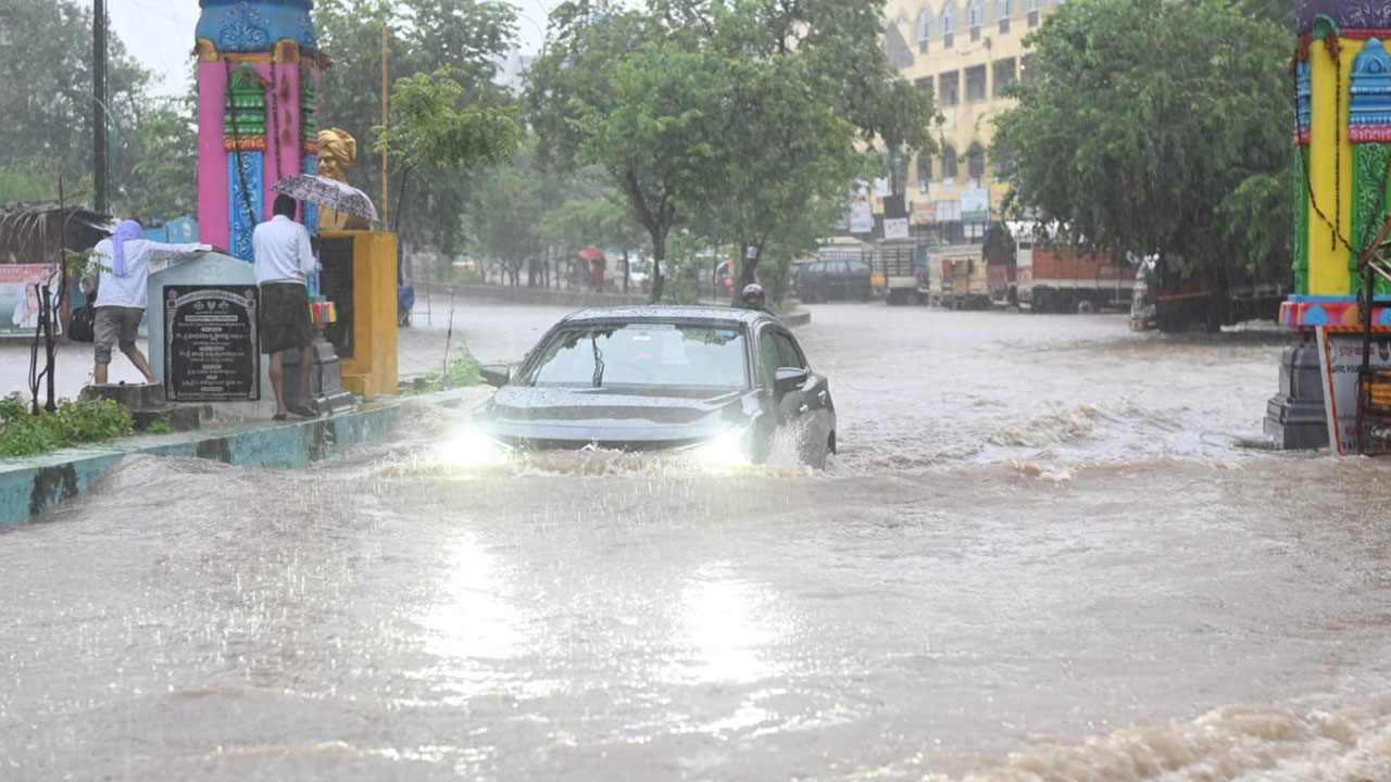 Heavy Rain fall | హైదరాబాద్‌లో కుండపోత వాన.. మియాపూర్‌లో అత్యధికంగా 14 సెంటీమీటర్లు