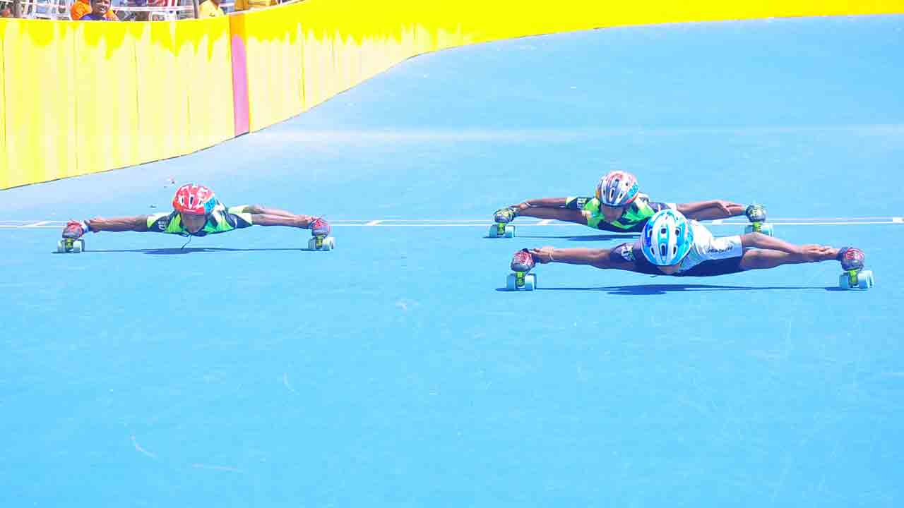 ఉత్సాహంగా రోలర్‌ స్పీడ్‌ స్కేటింగ్‌