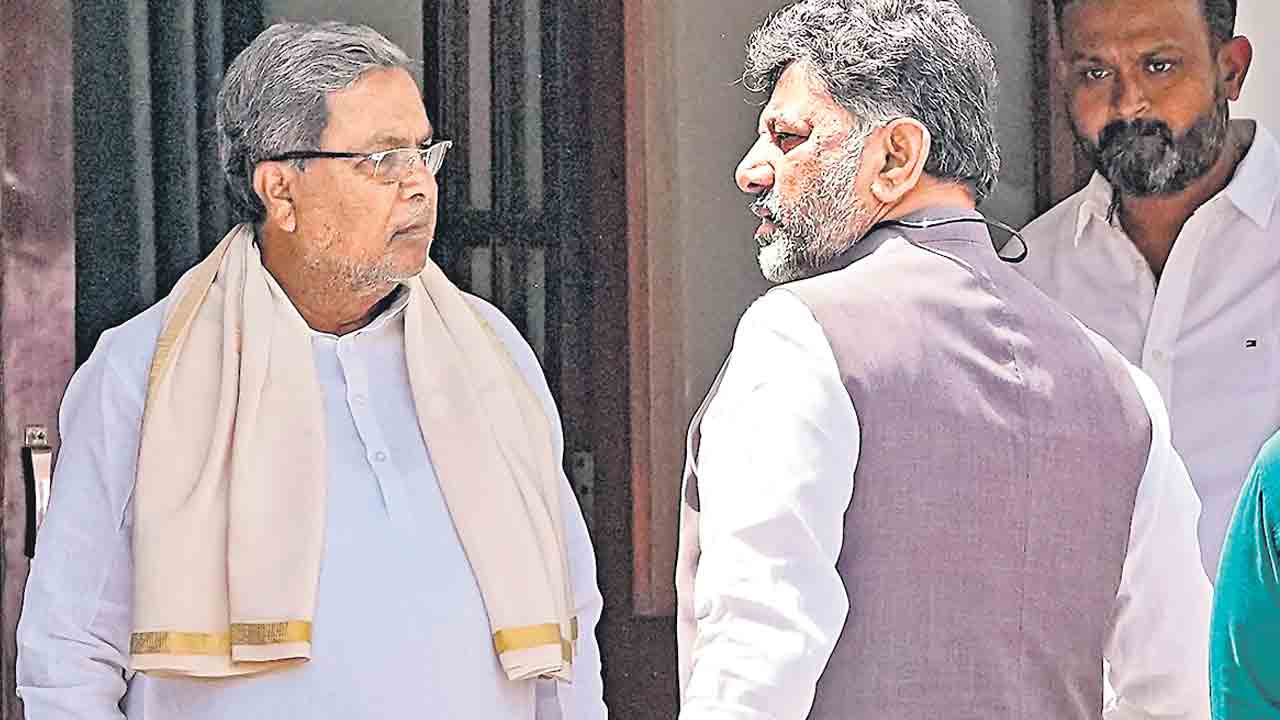 Karnataka |  కర్ణాటక కాంగ్రెస్‌ ప్రభుత్వంలో మరో ముగ్గురు డిప్యూటీ సీఎంలు.. డికేకు చెక్‌ పెట్టేందుకు సిద్ధమైన సిద్ధరామయ్య!