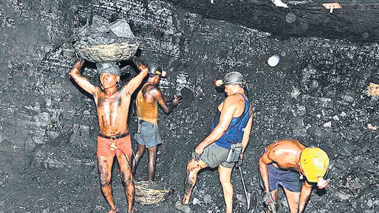 CM KCR | సింగరేణి కార్మికులకు లాభాల్లో 32% వాటా.. పంపిణీకి సీఎం కేసీఆర్‌ ఆదేశం