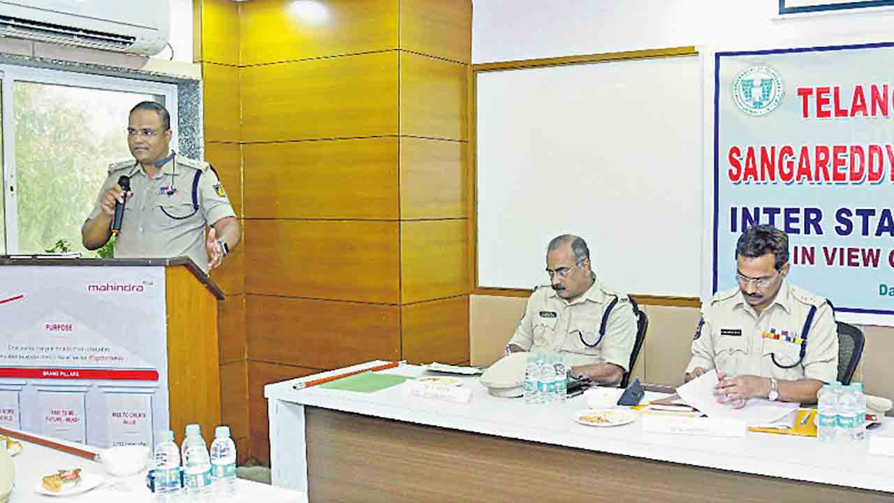 అసెంబ్లీ ఎన్నికలు జరిగే వరకు పరస్పరం సహకరించుకోవాలి.. కర్ణాటక పోలీసులకు సూచన