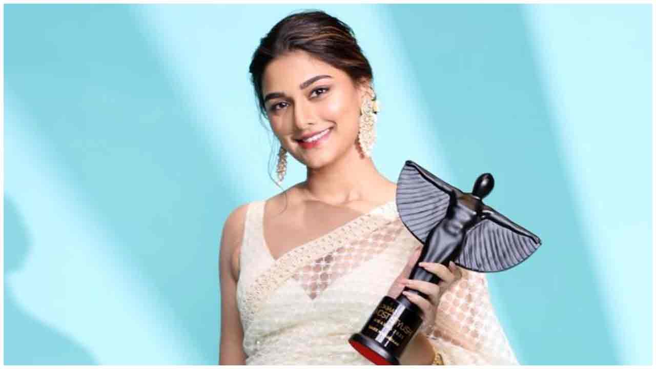 Saiee Manjrekar | కొప్పున పూలెట్టుకొని కేకపుట్టిస్తున్న స‌యీ మంజ్రేక‌ర్..