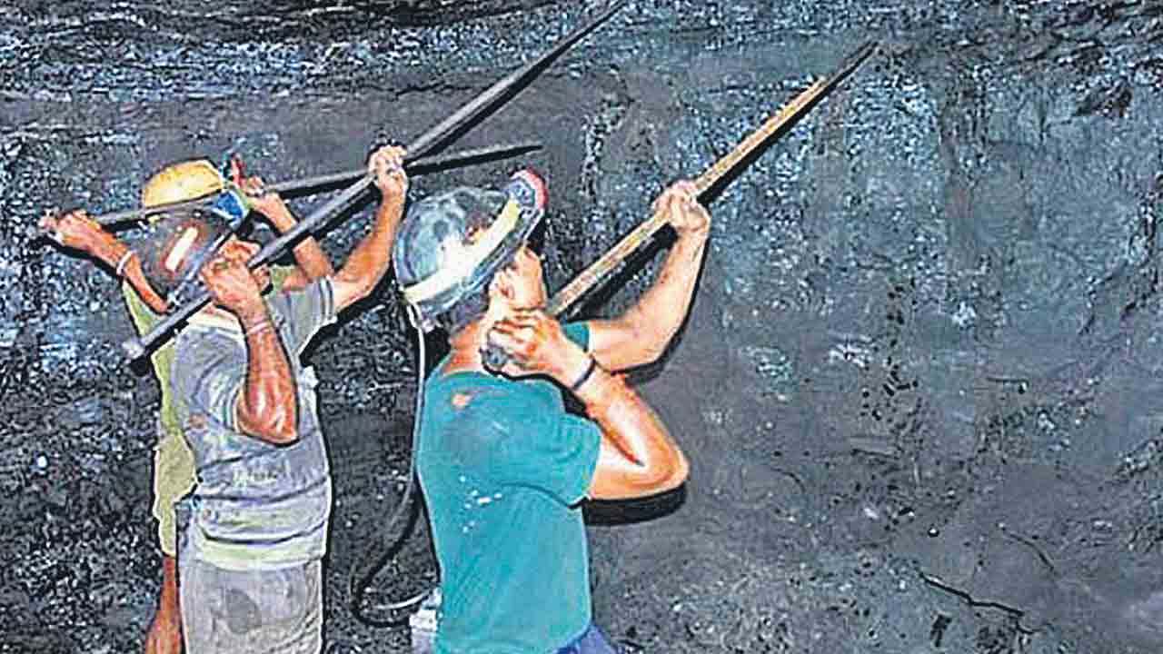 Singareni | సింగరేణి కార్మికులకు 1726 కోట్లు.. ఒక్కో కార్మికుడికి ఒకే విడతలో రూ.4 లక్షలు చెల్లింపు