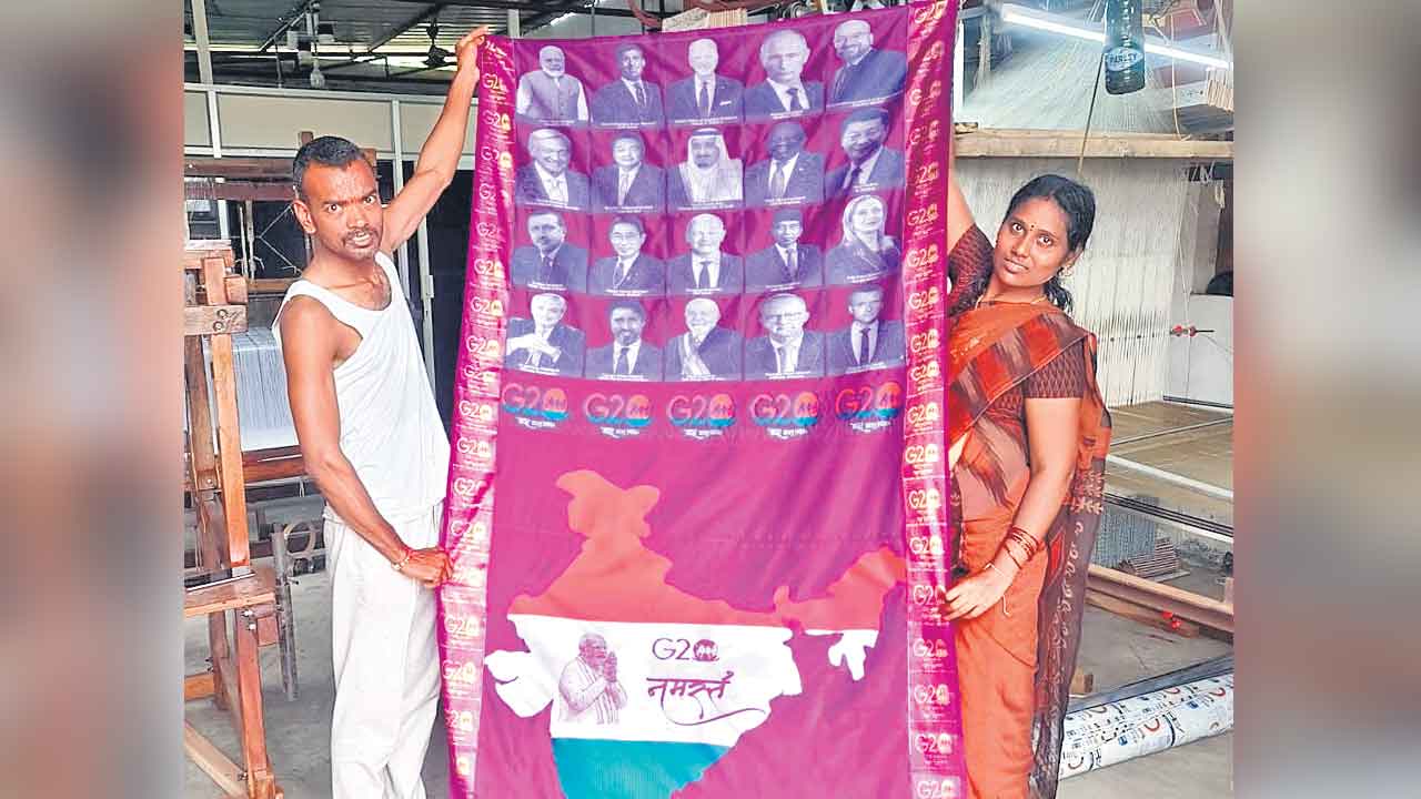 చేనేత వస్త్రంపై జీ20 సభ్యదేశాధి నేతల చిత్రాలు