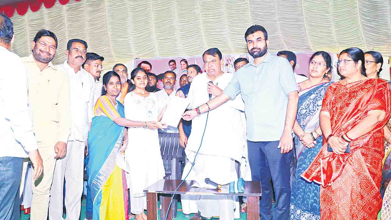 మెగా జాబ్ మేళా గ్రండ్ స‌రక్సెస్