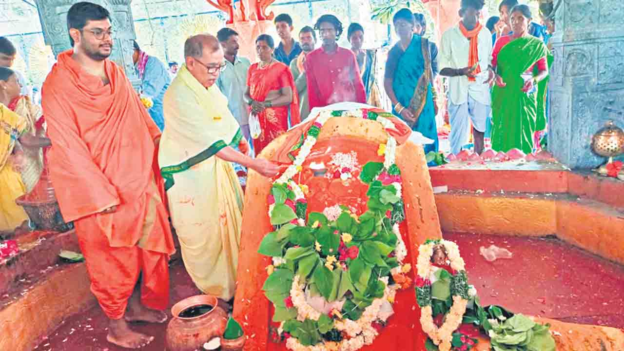 భక్తిశ్రద్ధలతో శ్రావణ పూజలు..