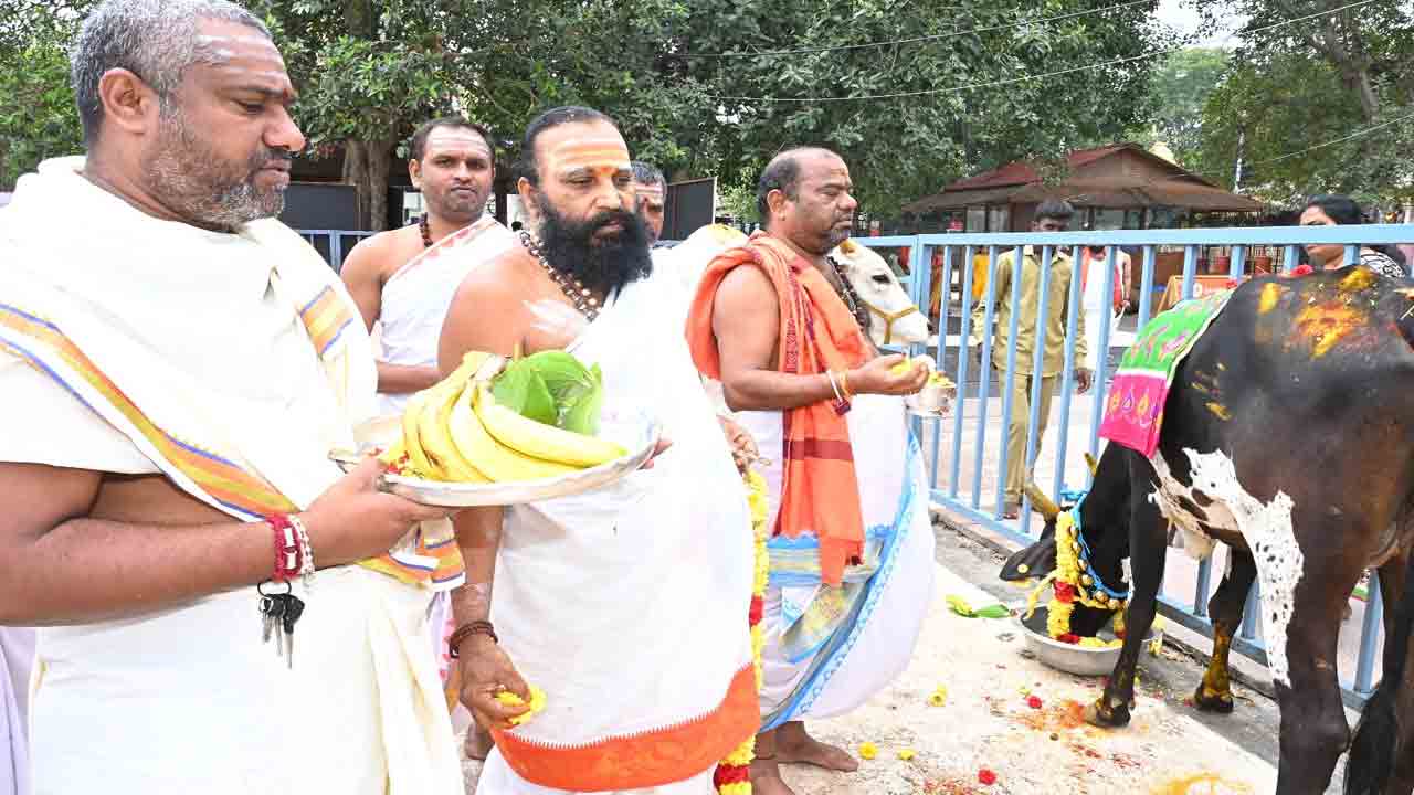 Gokulashtami | శ్రీశైలంలో శాస్త్రోక్తంగా గోకులాష్టమి పూజలు