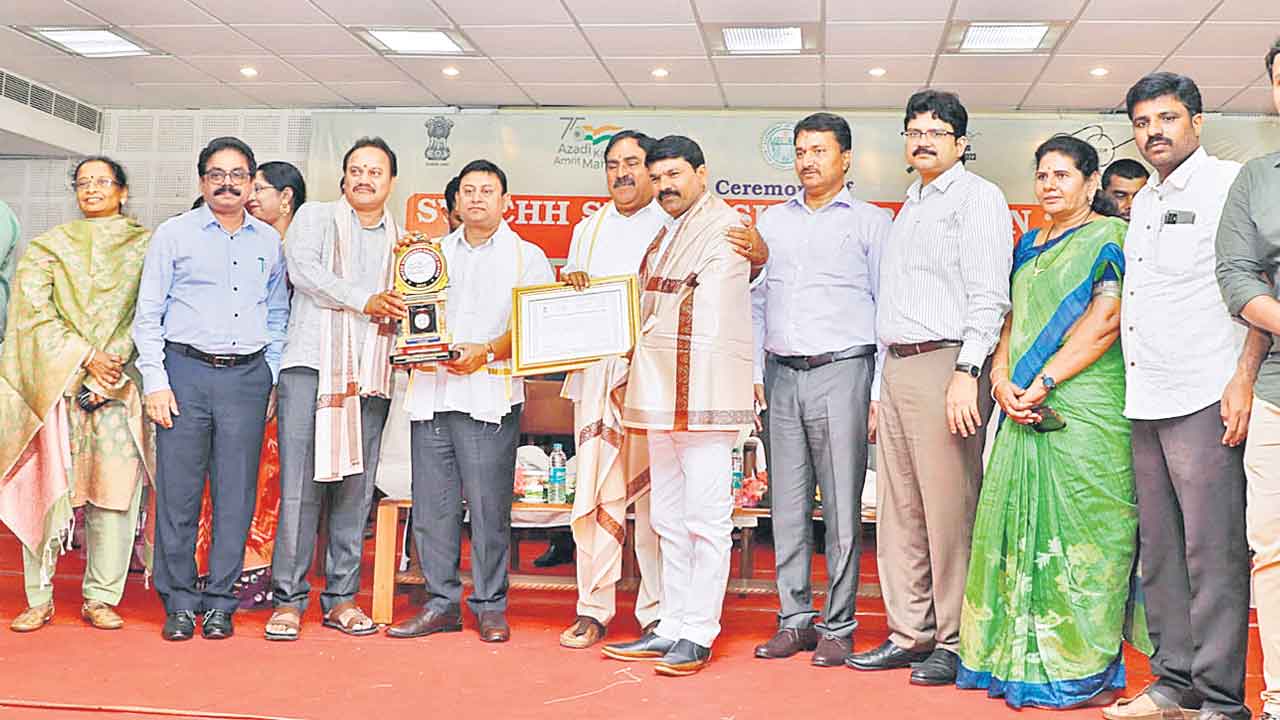 పల్లెటూరు.. ప్రగతి జోరు