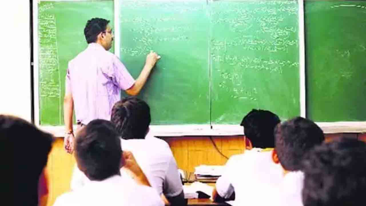 SGT Posts | తెలంగాణ విద్యాశాఖ కీల‌క నిర్ణ‌యం.. డీఎడ్‌ అభ్యర్థులకే ఎస్జీటీ పోస్టులు