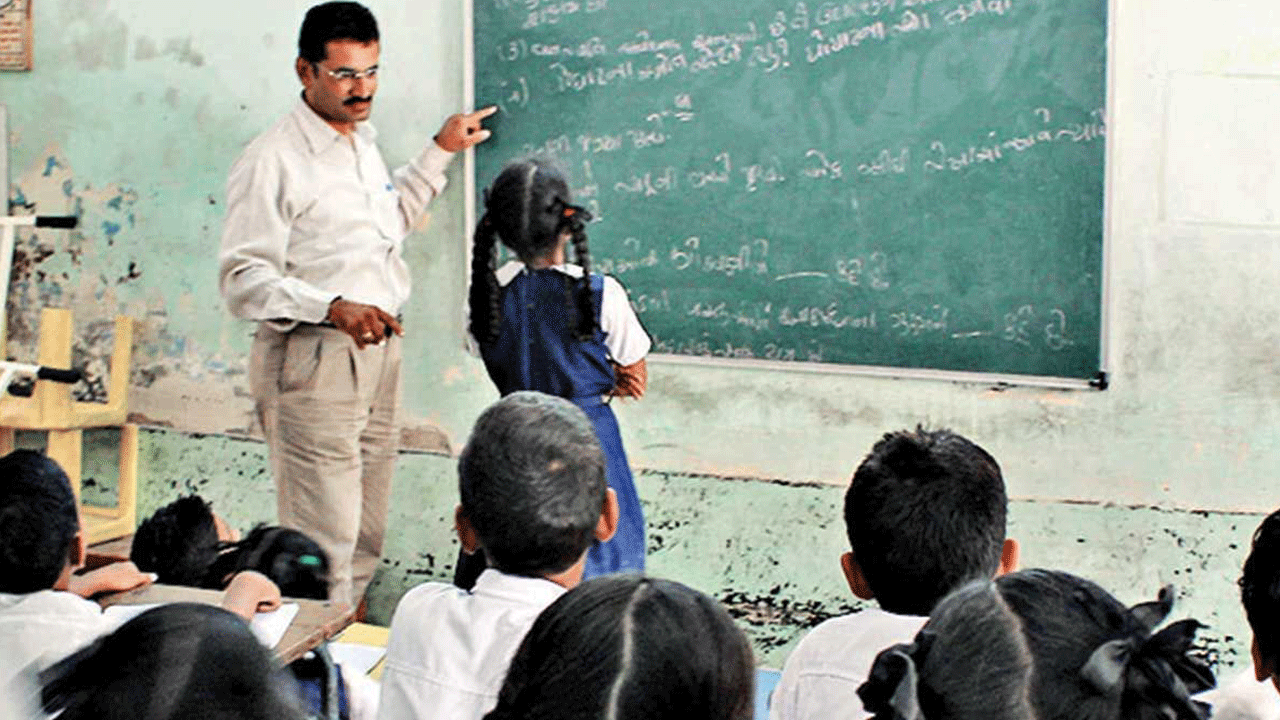 టీచర్‌ కోలుపులకు నోటిఫికేషన్‌..