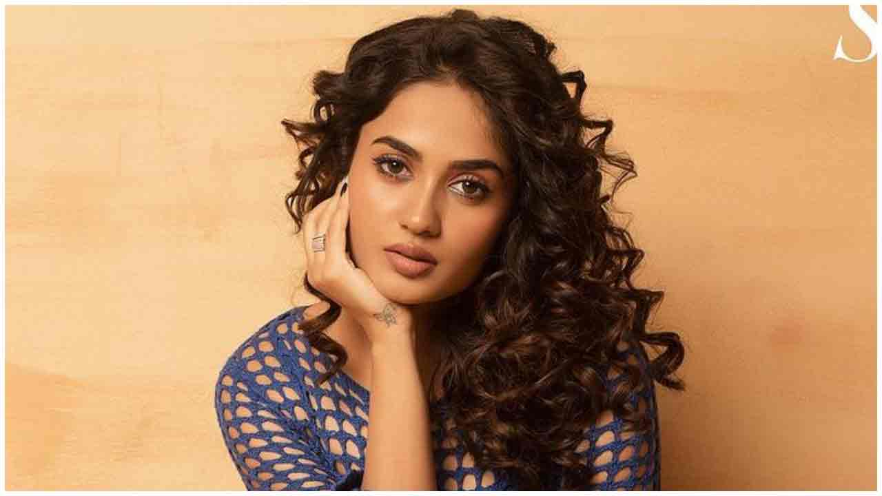 Teju Ashwini | కాటుక కన్నులతో గాలం వేస్తున్న తేజు అశ్విని..