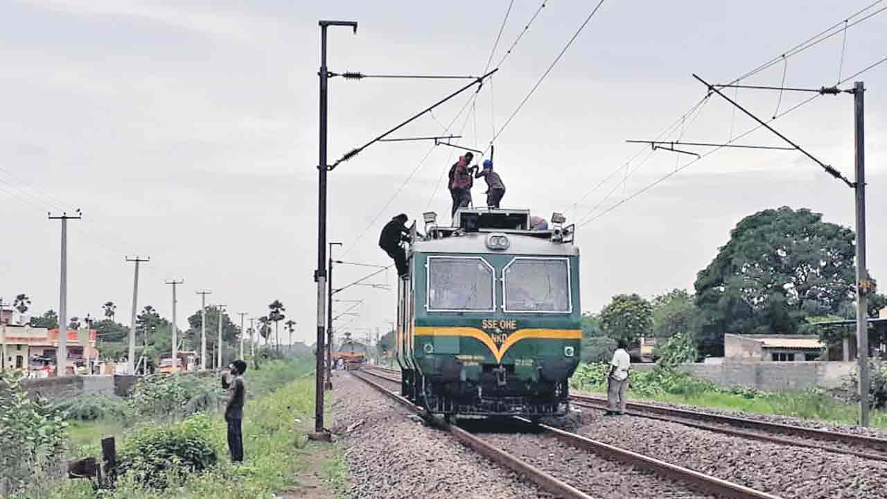 Railway projects | ఎన్నికల వేళ కొత్త డ్రామాలు.. రైల్వే ప్రాజెక్టుల విషయంలో తొమ్మిదిన్నరేండ్లుగా తెలంగాణకు కేంద్రం మొండిచెయ్యి
