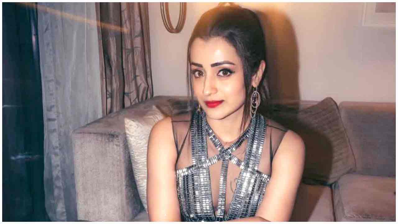 Trisha Krishnan | కాటుక కళ్లతో కవ్విస్తున్న త్రిష..