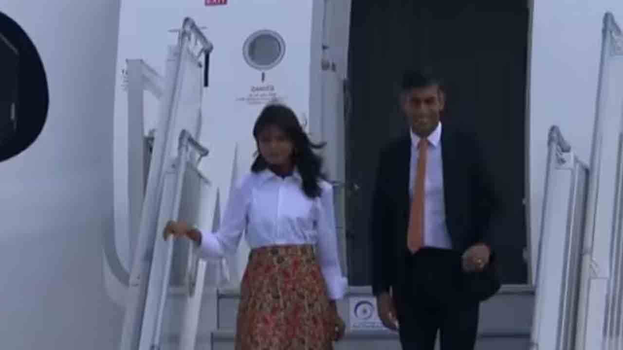 G20 Summit | భార్య అక్షతా మూర్తితో కలిసి.. ఢిల్లీ చేరుకున్న బ్రిటన్‌ ప్రధాని రుషి సునాక్‌