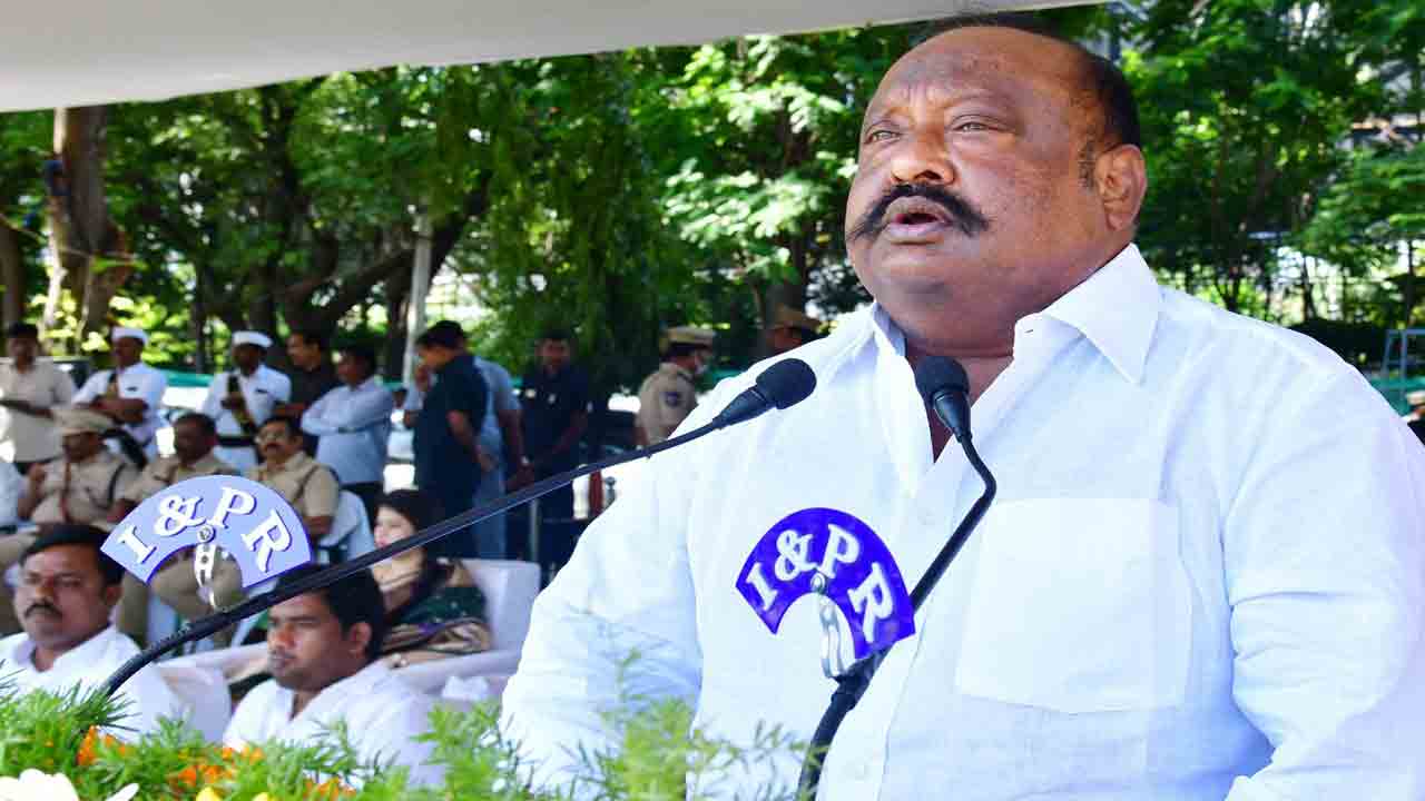 త్యాగధనుల ఆశయాలను కొనసాగిద్దాం