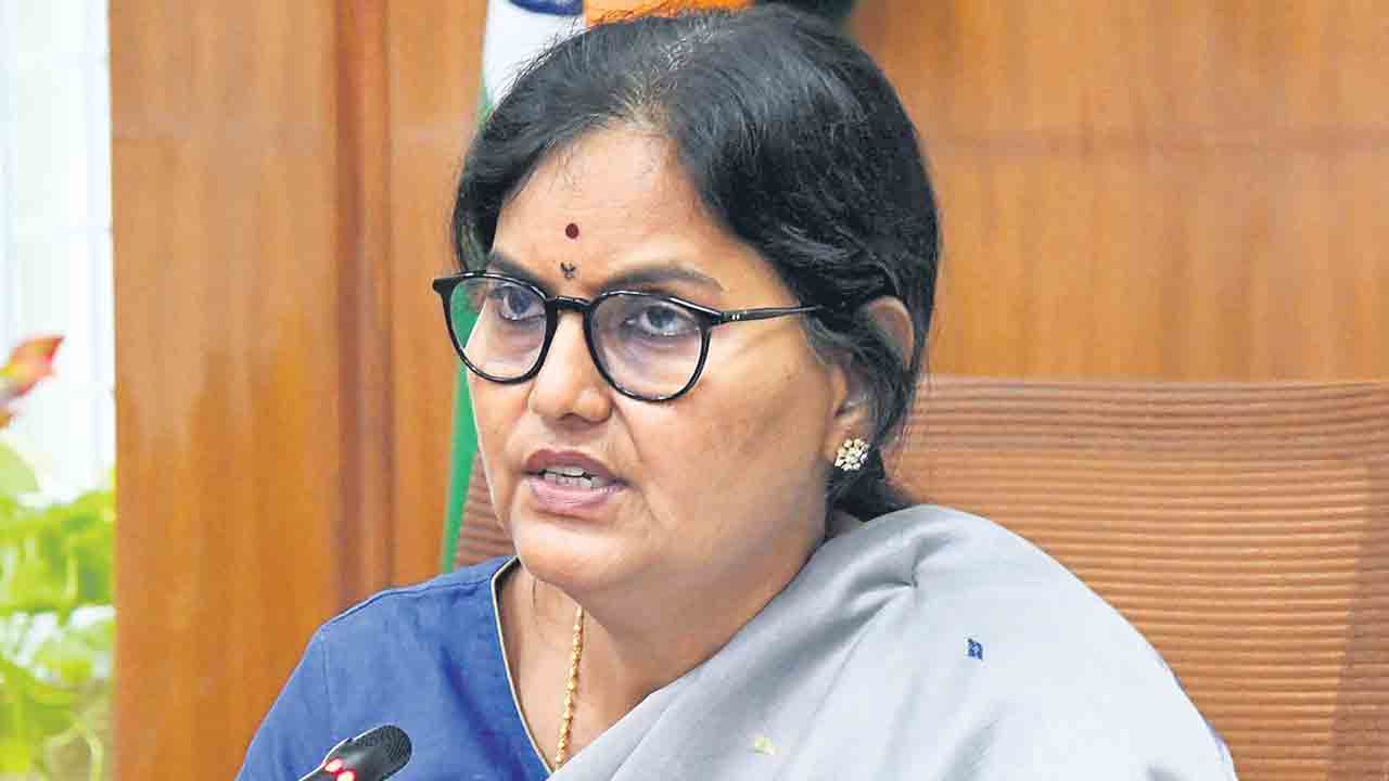 రైతులకు కొత్త రుణాలు ఇవ్వాలి..  కలెక్టర్లతో సీఎస్‌ శాంతికుమారి