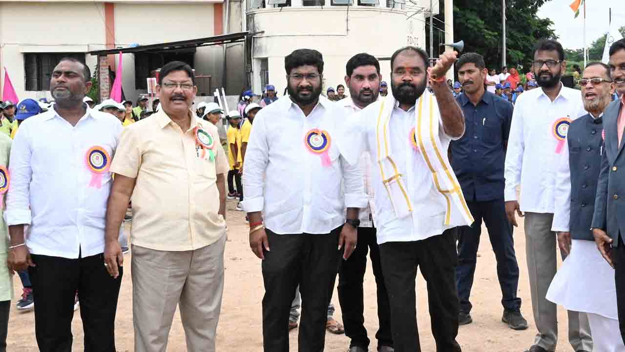 గురుకుల విద్యార్థులను ఉన్నతంగా తీర్చిదిద్దాలి