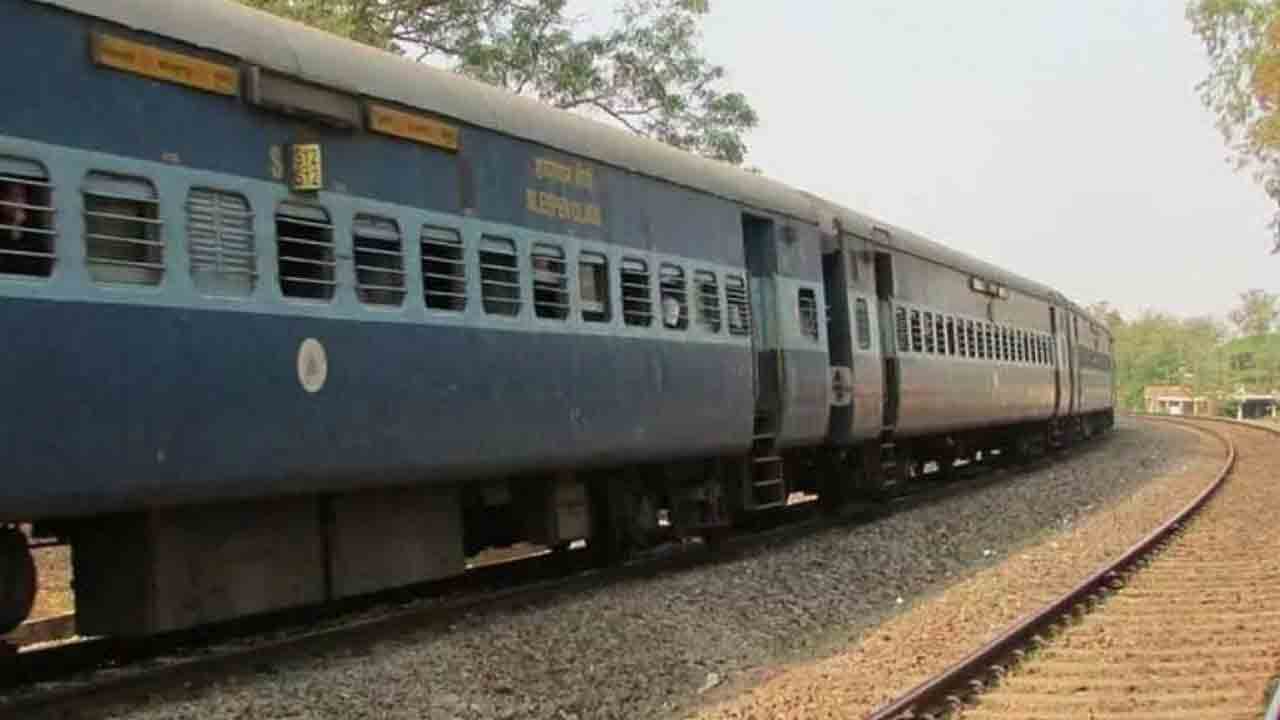 17 ప్రత్యేక రైళ్ల పొడిగింపు