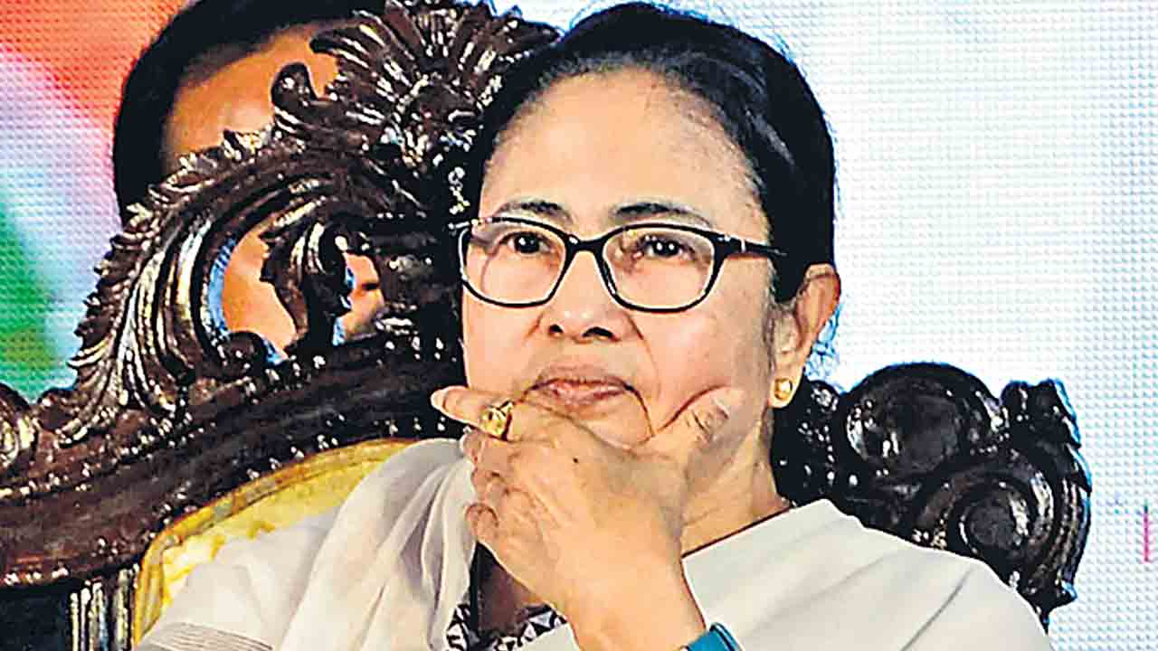 ఉపాధి బకాయిలపై కేంద్రానికి 50 లక్షల లేఖలు