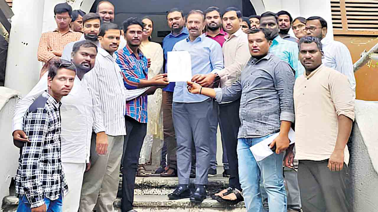 వీఆర్‌ఏల న్యాయవివాదం కొలిక్కి!