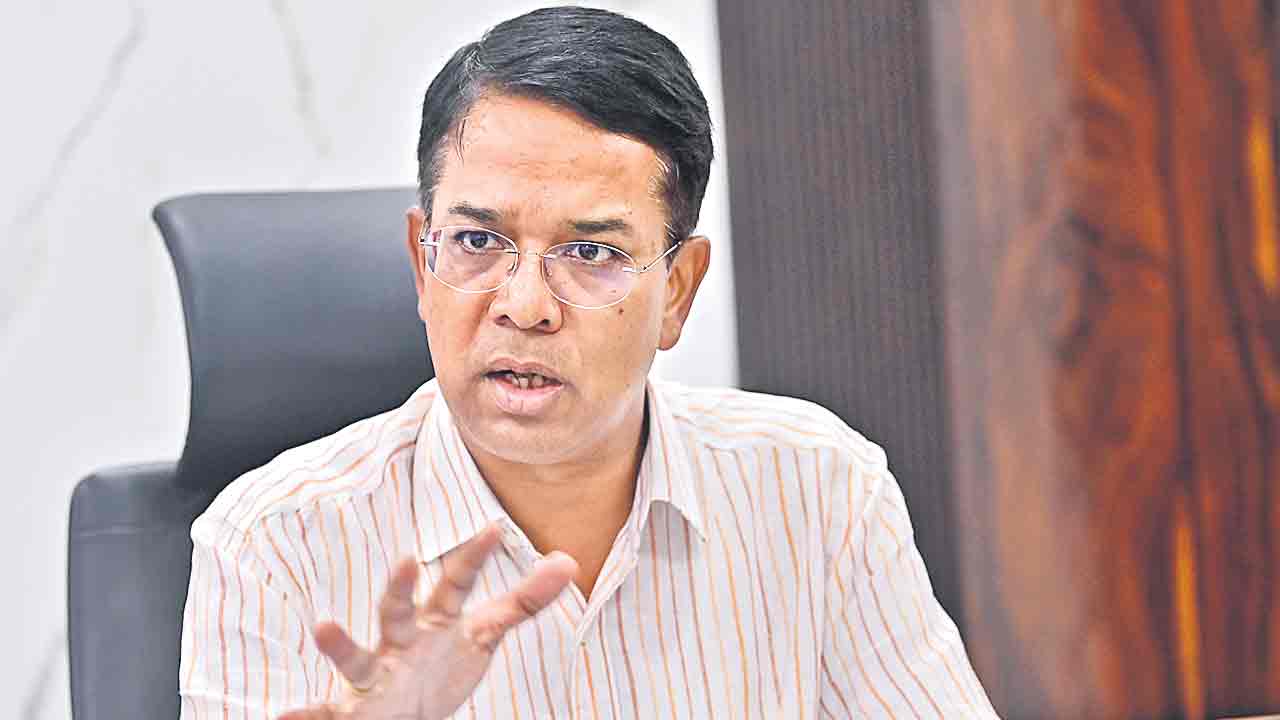 సోషల్‌ మీడియాపై కన్నేస్తాం