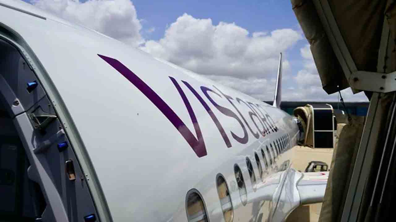 Left Blind Mother In Flight | అంధురాలైన తల్లిని విమానంలో వదిలేశారు.. విస్తారా ఎయిర్‌లైన్స్‌పై   వ్యక్తి ఆరోపణ