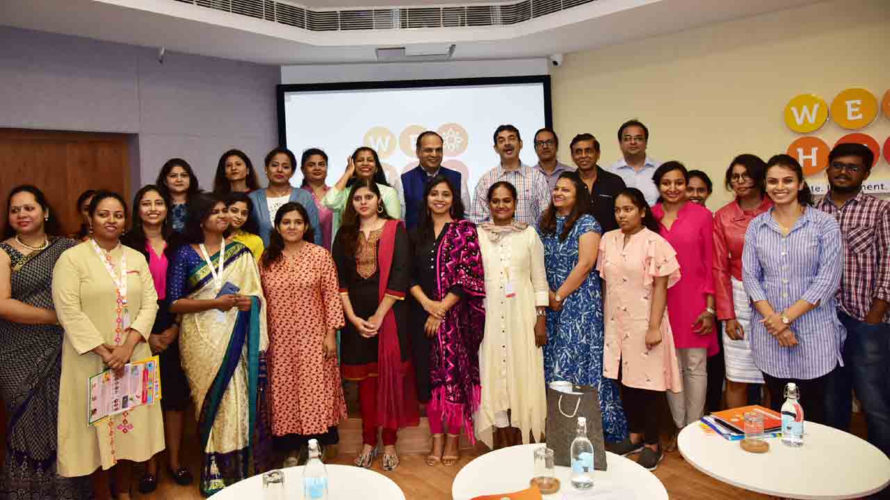 ఆదర్శం..సాధికార పథం