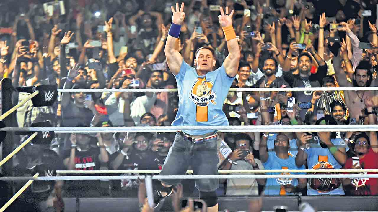 హైదరాబాద్‌లో తొలిసారిగా డబ్ల్యూడబ్ల్యూఈ పోటీలు.. దుమ్మురేపి స్టార్ రెజ్లర్లు