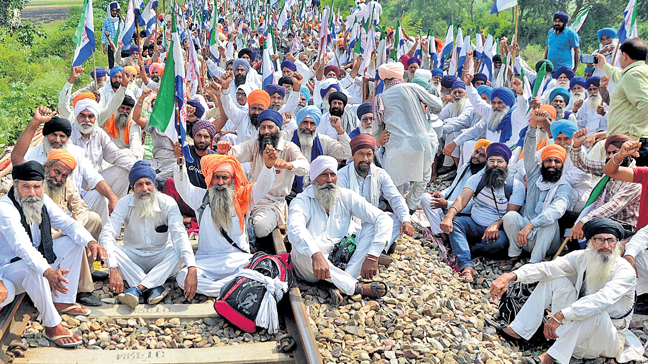 పంజాబ్‌ రైతుల రైల్‌ రోకో