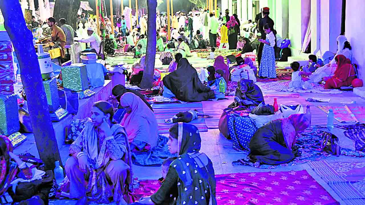 కాజీపేట దర్గా ఉర్సు షురూ..