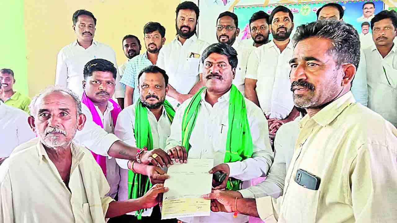 జెండాలే తప్ప..