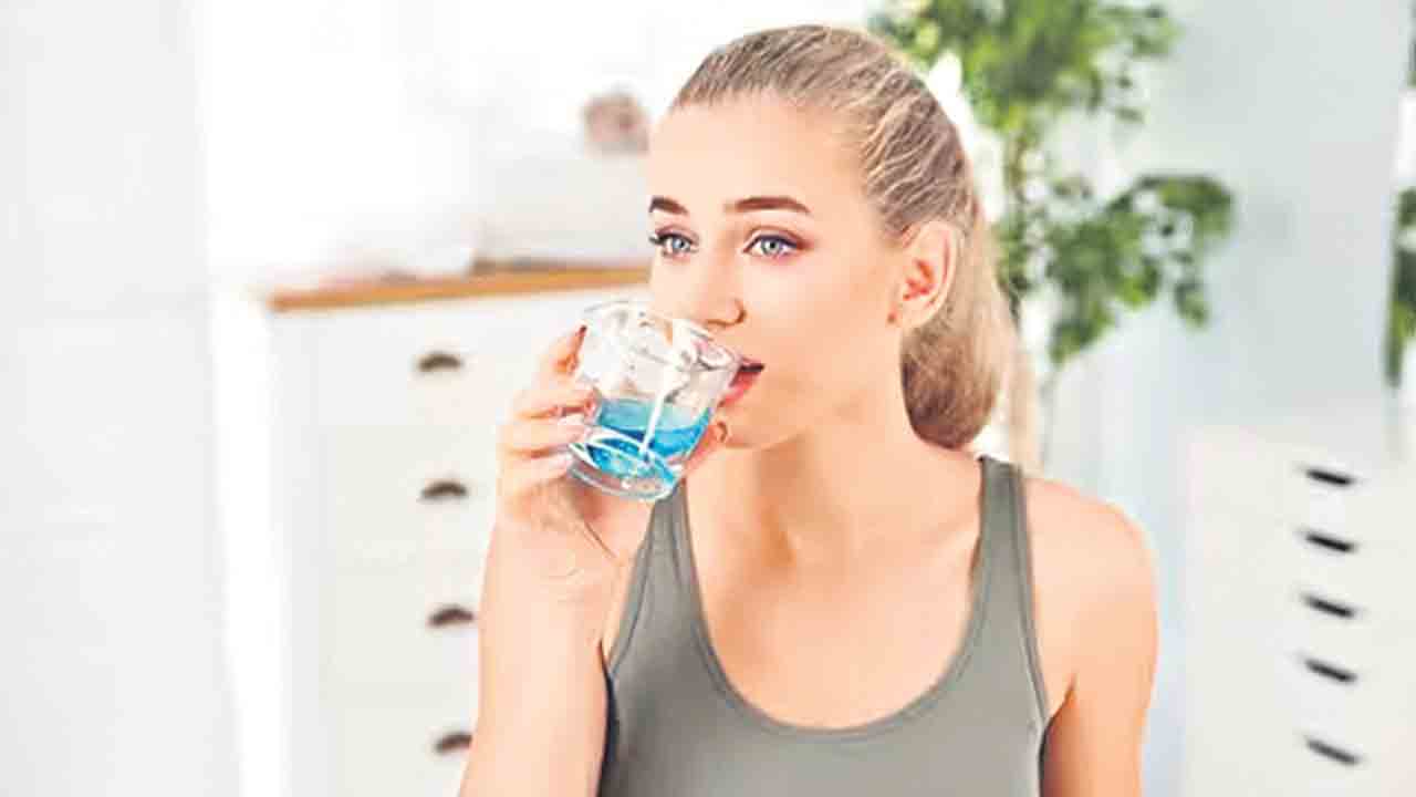 Mouthwash |  నోటి దుర్వాసన నుంచి బయటపడేందుకు మౌత్‌ వాష్‌ వాడుతున్నారా.. అయితే క్యాన్సర్‌ ముప్పు పొంచిఉన్నట్లే!
