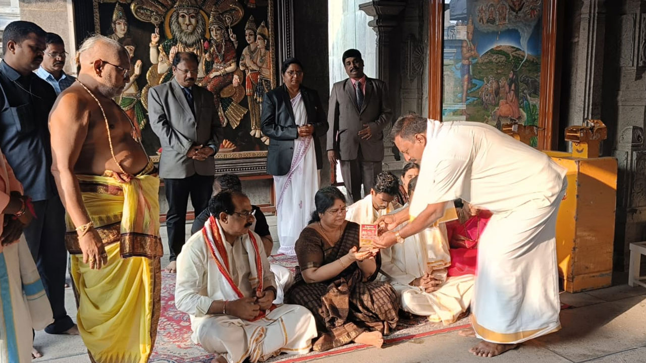 Yadadri | యాదాద్రీశుడిని దర్శించుకున్న హైకోర్డు న్యాయమూర్తి జస్టిస్ అనుపమ చక్రవర్తి