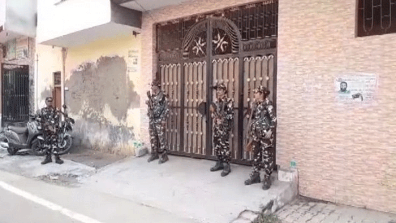 Azam Khan | ఎస్పీ నేత ఆజం ఖాన్ నివాసంపై ఐటీ దాడులు