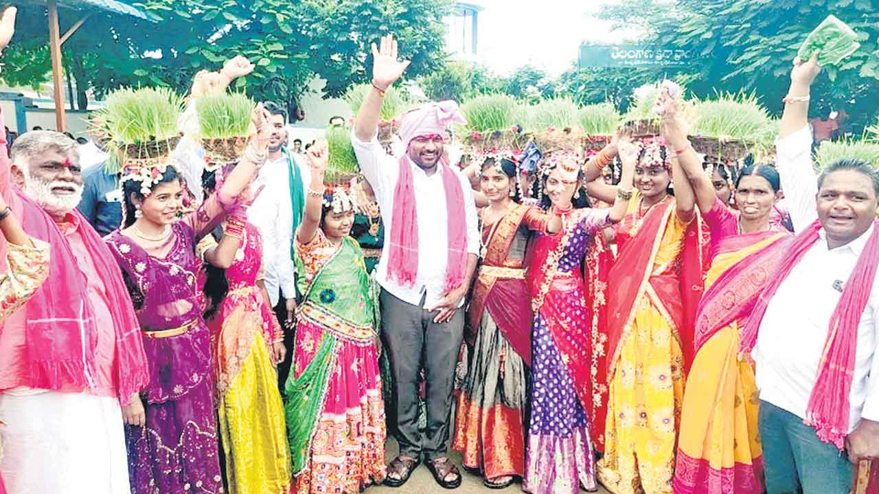 ఘనంగా తీజ్‌ వేడుకలు