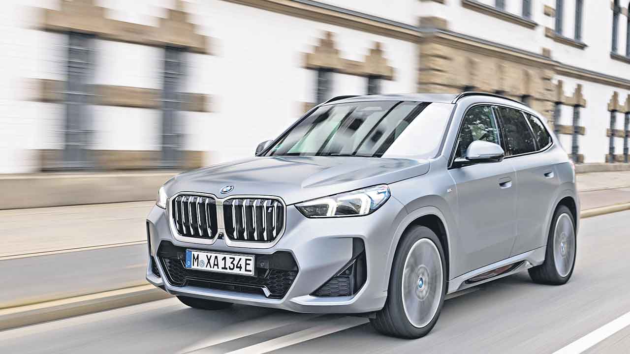 BMW | సింగిల్‌ ఛార్జింగ్‌తో 440 కిలోమీటర్ల మైలేజీ.. మార్కెట్లోకి బీఎండబ్లూ సరికొత్త ఈవీ