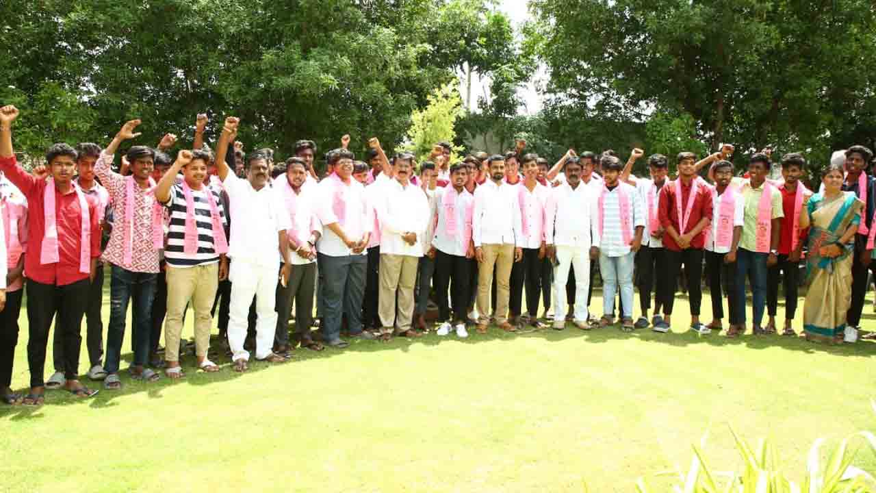 యువత భవితే సర్కారు ధ్యేయం