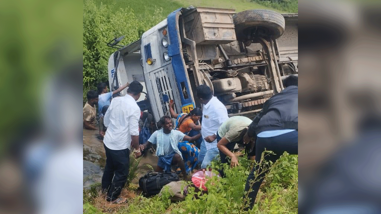 RTC Bus | యాదాద్రి జిల్లాలో ఆర్టీసీ బస్సు బోల్తా.. ఇద్దరు మృతి, ఐదుగురికి తీవ్ర గాయాలు