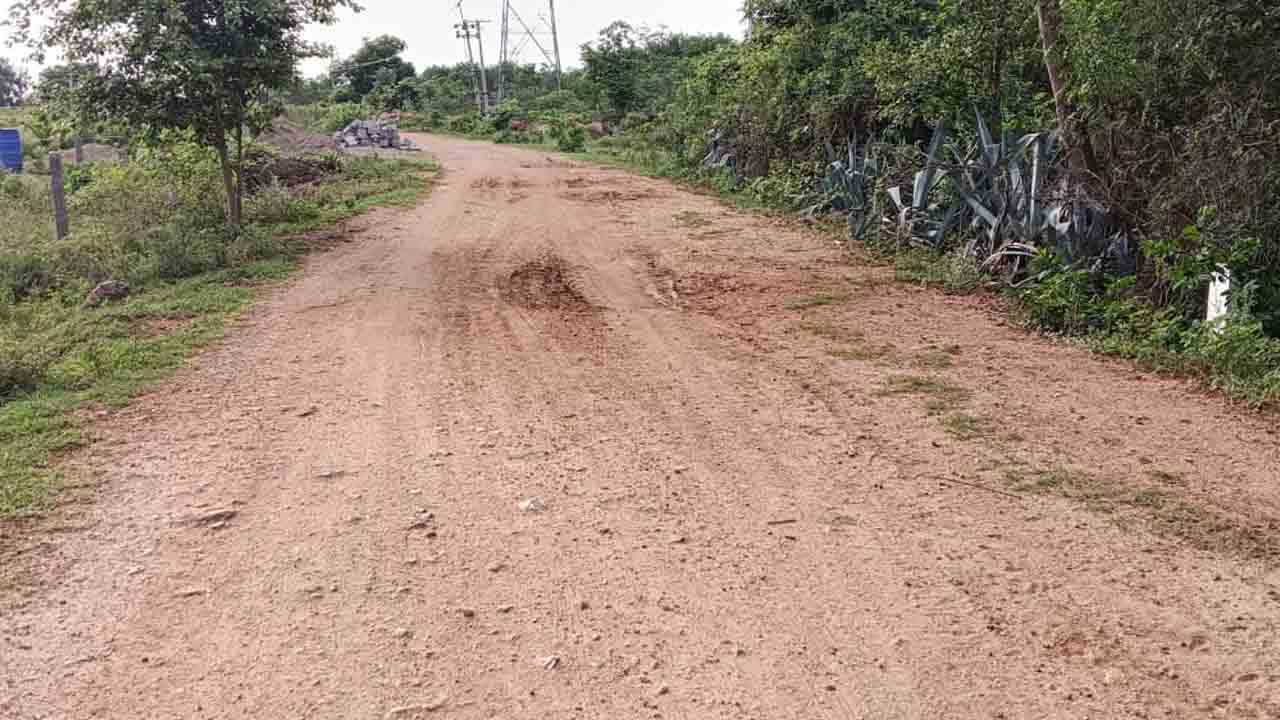 5.8 కిలోమీటర్ల రోడ్డుకు రూ.4.35 కోట్లు