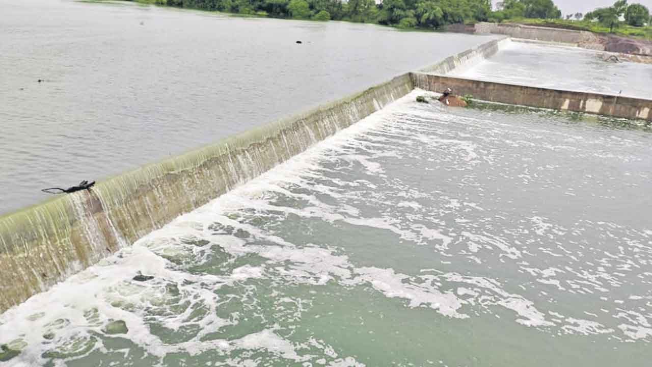 చెక్‌డ్యామ్‌లతో.. కరువు పరార్‌