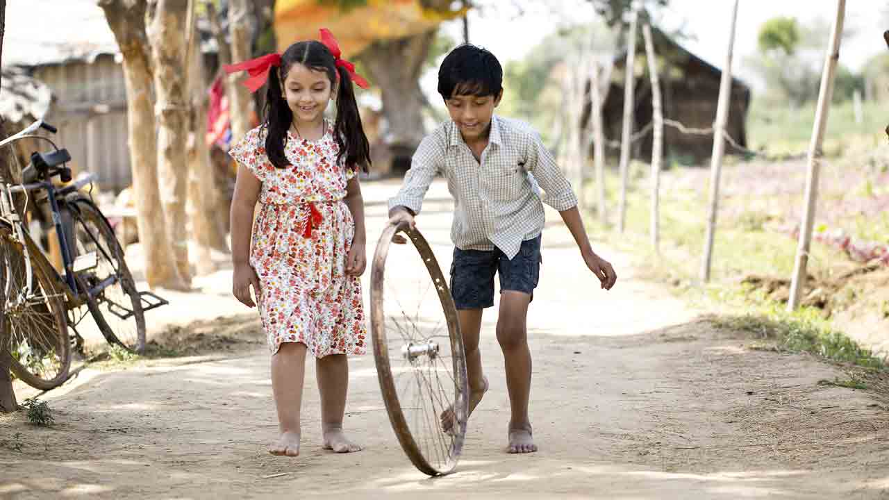 Parenting Tips | ఒక్క బిడ్డ చాలు అనుకునే తల్లిదండ్రులు అలర్ట్‌.. పిల్లలకు ఆస్తులు కాదు.. తోబుట్టువులను ఇవ్వండి..