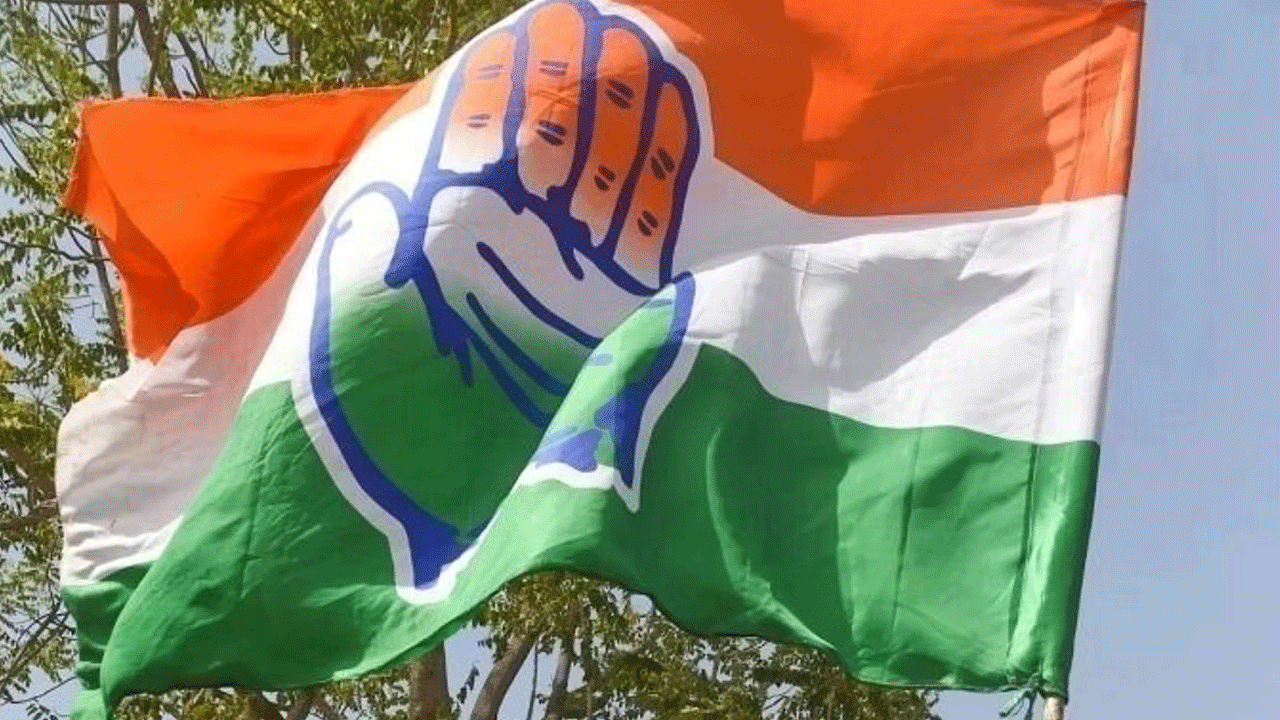 Karnataka Congress |  కర్ణాటకలో ముగ్గురు డిప్యూటీ సీఎంల ప్రతిపాదనపై డీకే అసంతృప్తి .. సీఎం, డిప్యూటీ సీఎం వర్గాలుగా చీలిన అధికార పక్షం