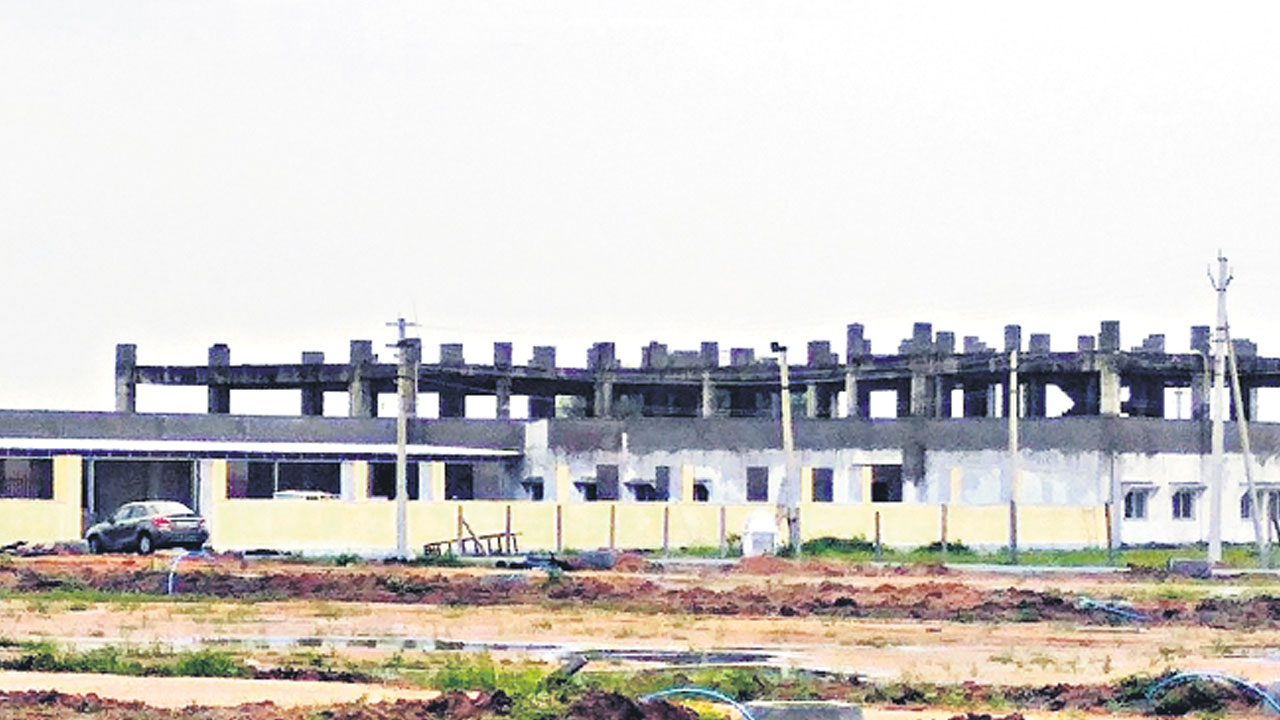 సరికొత్తగా..సమీకృత భవనం