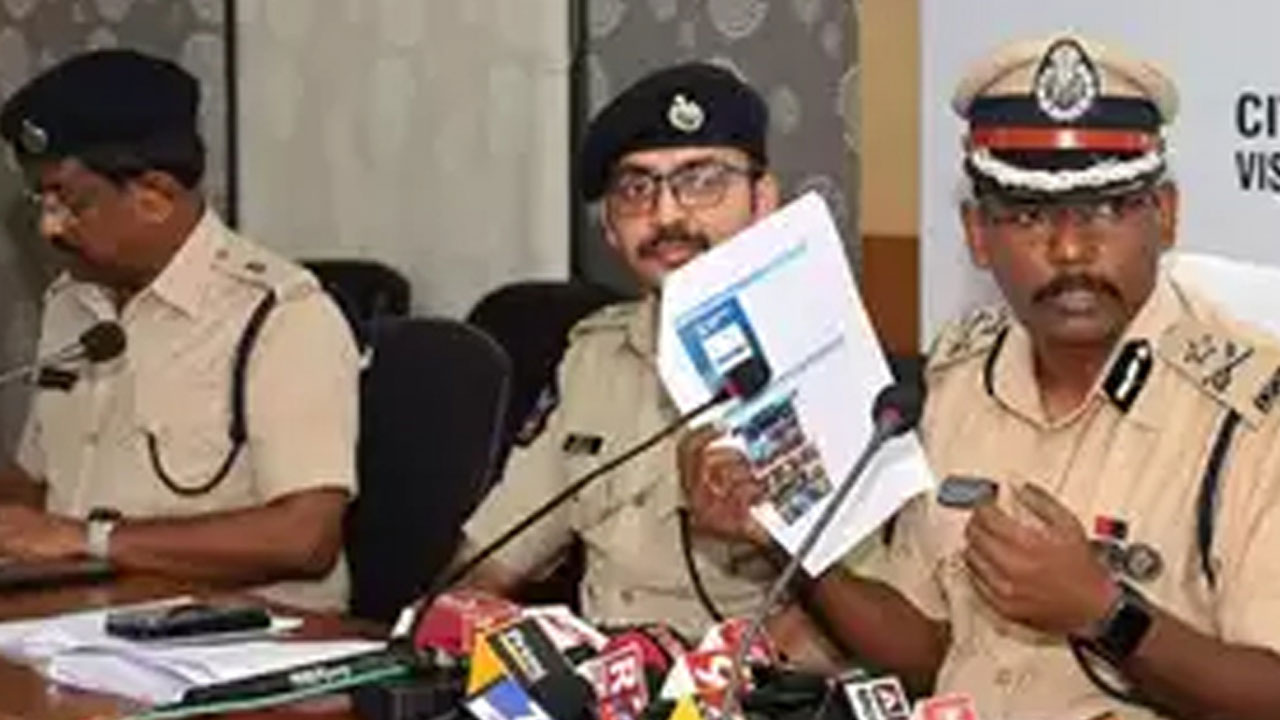 అంతర్జాతీయ క్రికెట్‌ బెట్టింగ్‌ ముఠా అరెస్ట్‌