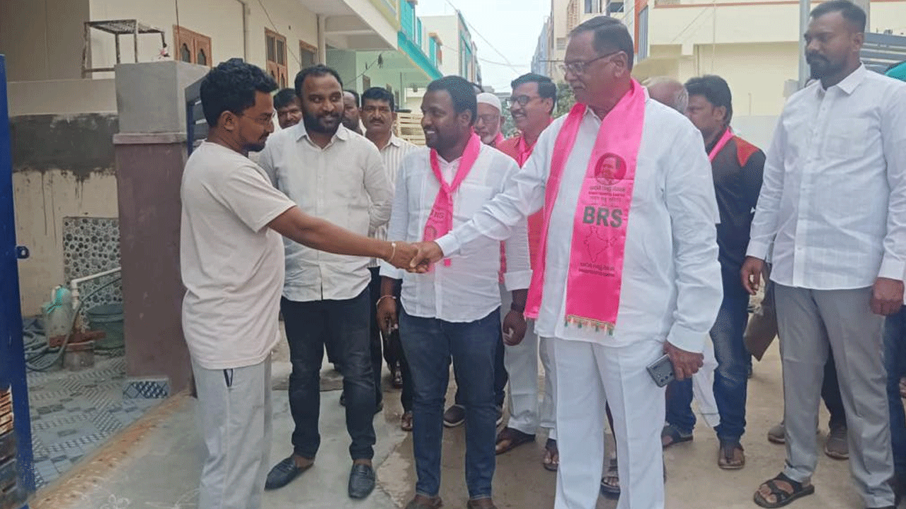 MLA Manohar Reddy | ఇల్లిల్లూ తిరుగుతూ.. సమస్యలు అడిగి తెలుసుకున్న ఎమ్మెల్యే మనోహర్ రెడ్డి
